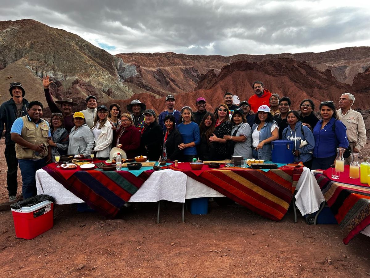 Turismo Sostenible en San Pedro de Atacama: La primera actividad consistió en un recorrido por el Valle del Arcoíris a cargo de ProGuías. - Ladevi Medios y Soluciones Turismo Sostenible en San Pedro de Atacama: La primera actividad consistió en un recorrido por el Valle del Arcoíris a cargo de ProGuías.