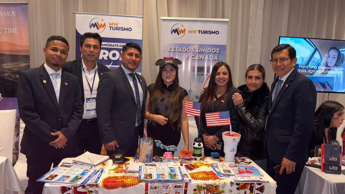 Equipo de la mayorista MW, encabezado por su presidente Wilmer Constante (3o izq.) y Mónica Osorio, gerente general (2da der.), en los Ladevi Workshop.