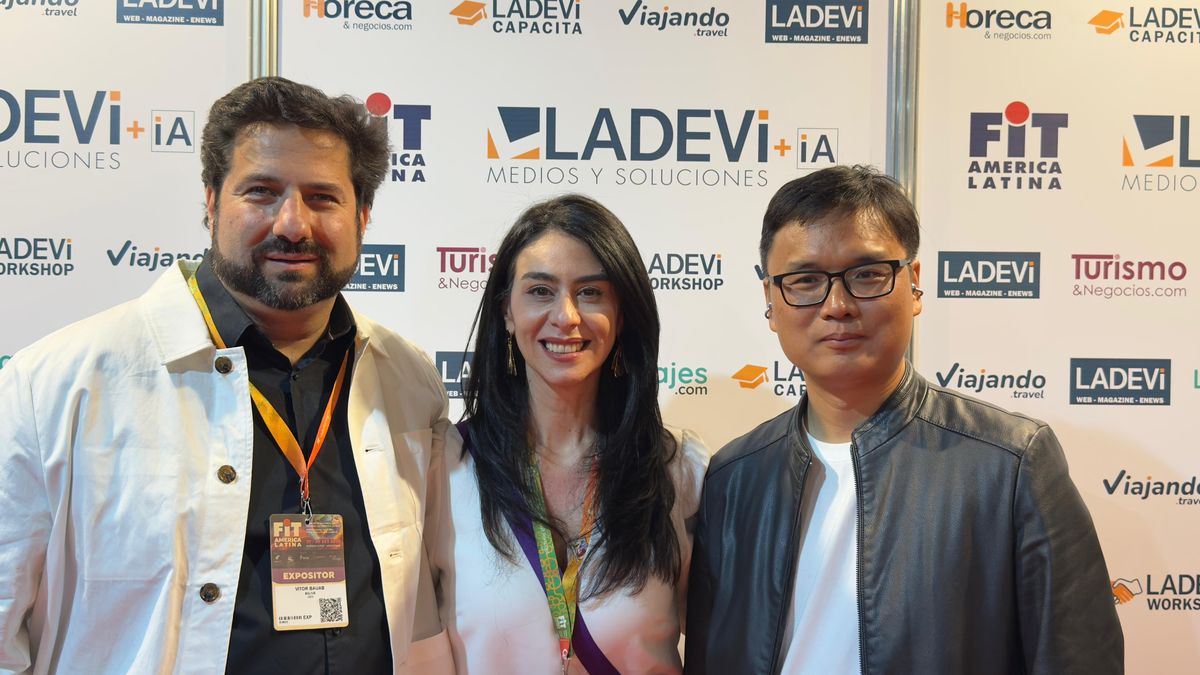 Victor Bauab, CEO de B2Live, Luciana Fernandez, PR de B2Live; y Jincheng Wang, de Huawei. Victor Bauab, CEO de B2Live, Luciana Fernandez, PR de B2Live; y Jincheng Wang, de Huawei.