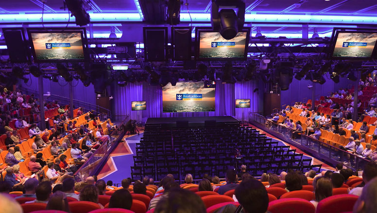 Royal Caribbean ofrece realizar eventos en uno de los teatros de nivel profesional.