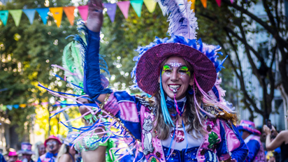 Los festejos por el fin de semana largo de Carnaval se viven al máximo en la ciudad de Buenos Aires este 2024.
