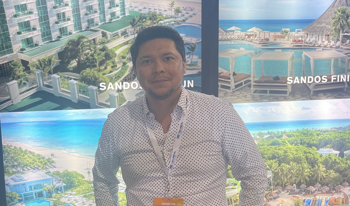 Sandos Hotels & Resorts participó del 46° Tianguis Turístico brindando información de sus hoteles, representada por Arturo López Nieto, director comercial corporativo de Sandos.