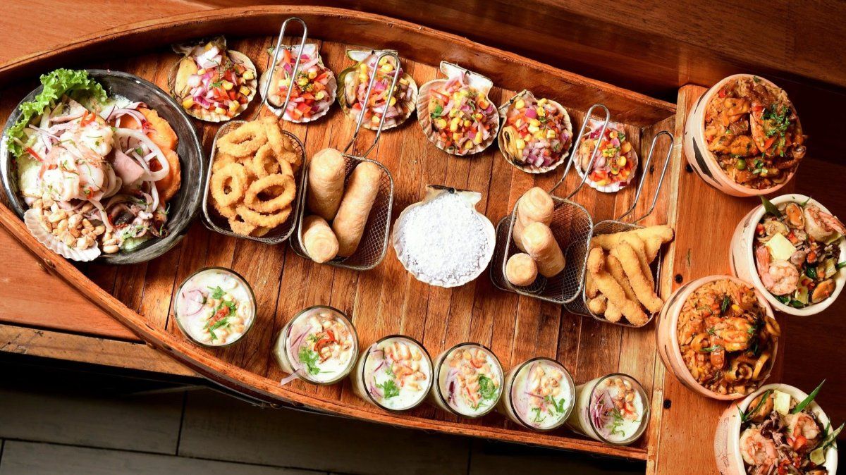 El restaurante Asu Mare es la primera barra cevichera de Buenos Aires. El restaurante Asu Mare es la primera barra cevichera de Buenos Aires.