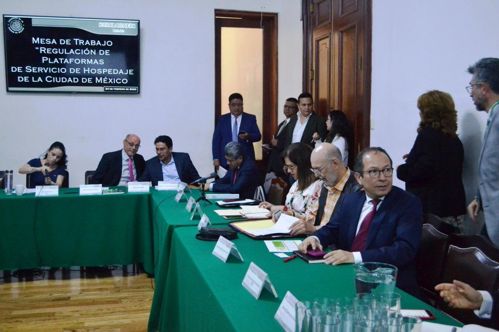 Mesas de trabajo para la regularización de plataformas digitales de alojamiento.