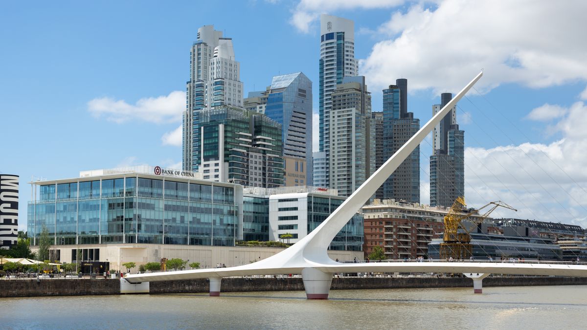 Puerto Madero es el barrio más joven de la Ciudad y un atractivo polo gastronómico y para salir de noche.