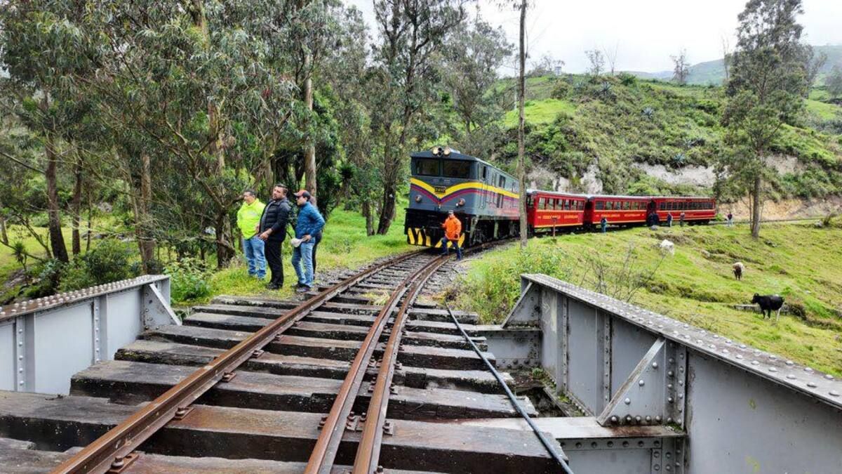 Autoridades se reunieron en Chimborazo para definir hoja de ruta de restablecimiento del tren Nariz del Diablo. - Ladevi Medios y Soluciones Autoridades se reunieron en Chimborazo para definir hoja de ruta de restablecimiento del tren Nariz del Diablo.