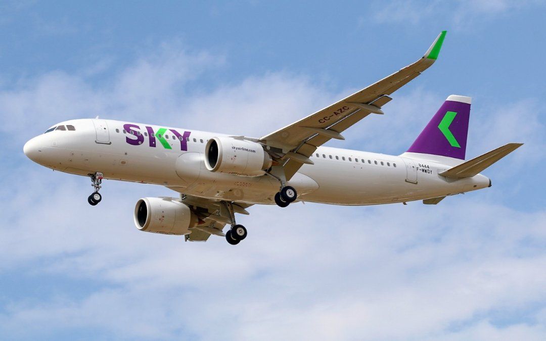 Con más de 8.000 vuelos operados, Sky Airline se posiciona como la segunda aerolínea con más pasajeros transportados durante el 2021 en el mercado nacional. - Ladevi Medios y Soluciones Con más de 8.000 vuelos operados, Sky Airline se posiciona como la segunda aerolínea con más pasajeros transportados durante el 2021 en el mercado nacional.