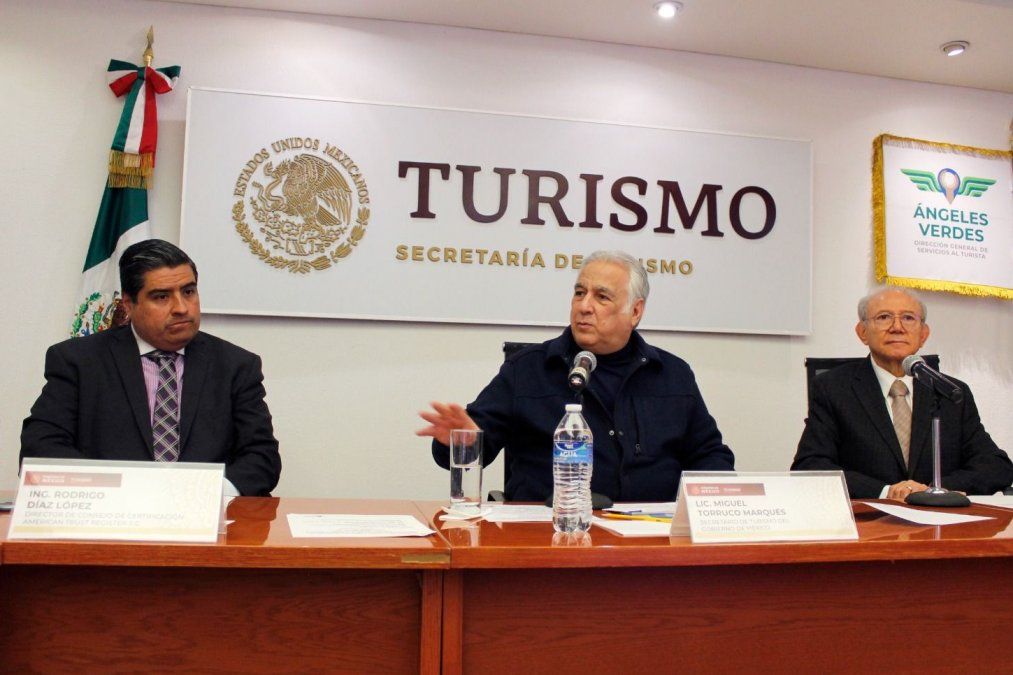 Gracias al servicio de los Ángeles Verdes es posible ubicar en tiempo real al turista que requiere el apoyo, la unidad y el elemento que acudirá en auxilio. Gracias al servicio de los Ángeles Verdes es posible ubicar en tiempo real al turista que requiere el apoyo, la unidad y el elemento que acudirá en auxilio.