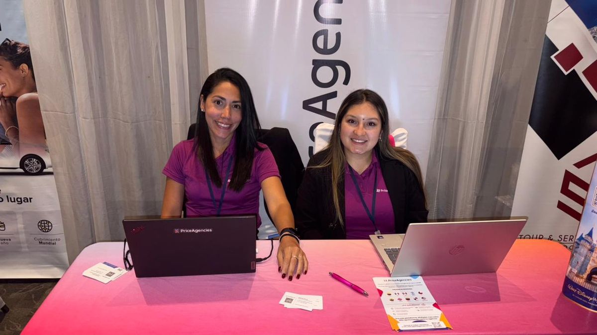 Diana Cuadros y Laura Sabogal, representantes de la plataforma de reservas PriceAgencies, en los Ladevi Workshop.