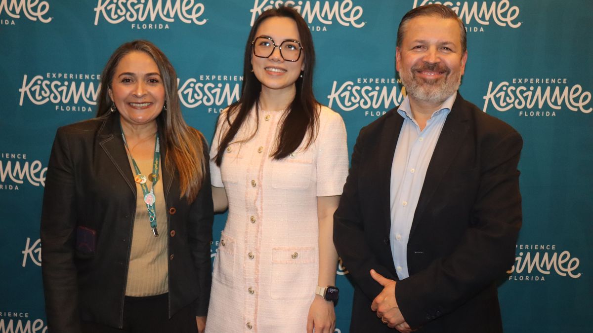 Mayerly Rojas, Account Manager de Aviareps Colombia; Yinglu Tian, Sr. Director of International and Domestic Sales de Experience Kissimmee; y Carlos Valbuena, gerente general de Aviareps Colombia.