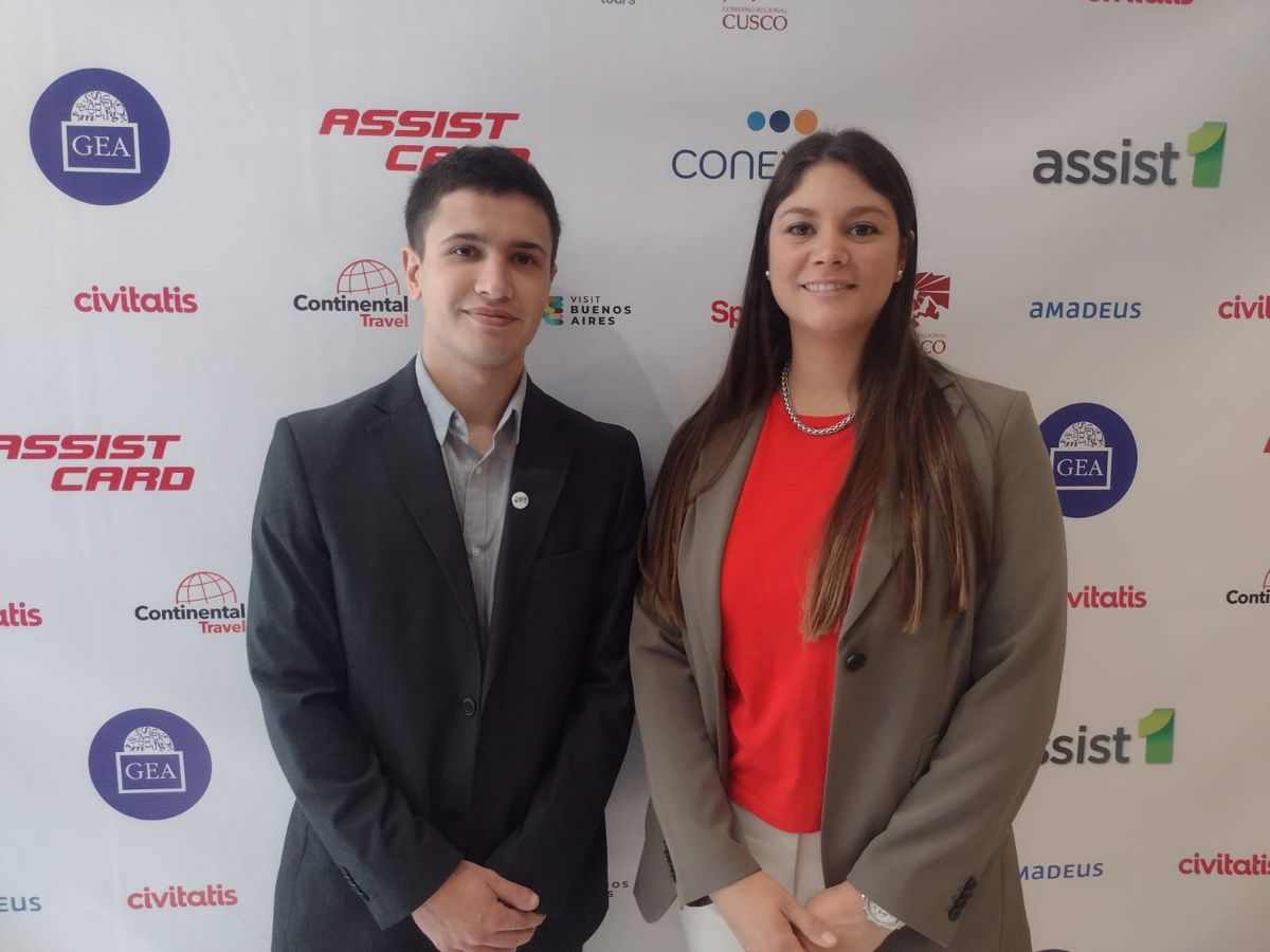 Josefina Luque y Federico Fernandez, parte del equipo Visit Buenos Aires presentes en la 2° Convención del Grupo GEA Perú. - Ladevi Medios y Soluciones Josefina Luque y Federico Fernandez, parte del equipo Visit Buenos Aires presentes en la 2° Convención del Grupo GEA Perú.