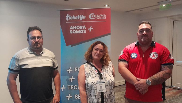TicketYa y Chasma: Mara Pueblas junto a los profesionales que brindaron el curso de primeros auxilios.&nbsp;