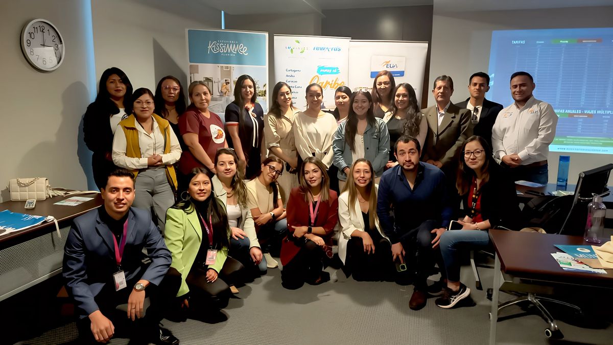 Equipo de LM Viajes y agencias de viajes asistentes.