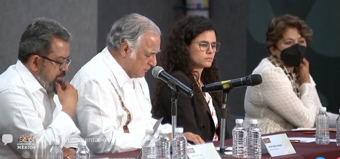 El titular de Sectur, Miguel Torruco, durante su visita a Colima.