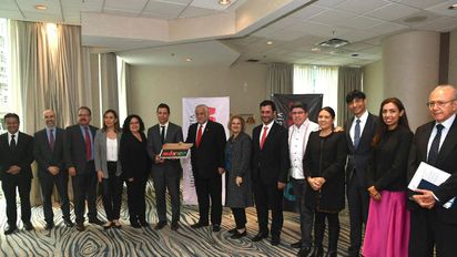 El titular de Sectur, Miguel Torruco Marqués, se reunió en Vancouver con las principales aerolíneas canadienses para ampliar la conectividad aérea en el marco del Programa toca puertas.