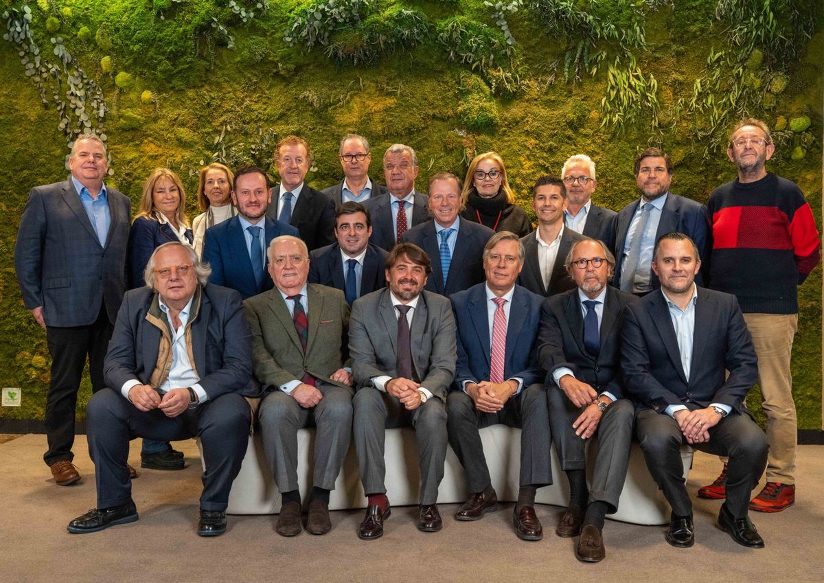 Los integrantes del renovado equipo directivo de CEHAT.