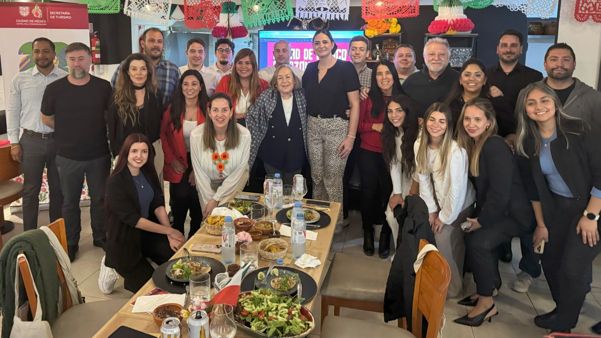 Ciudad de México: la embajadora de México en Argentina, Lilia Eugenia Rossbach Suárez; y Jennie Shrem Serur (centro) junto a los invitados.