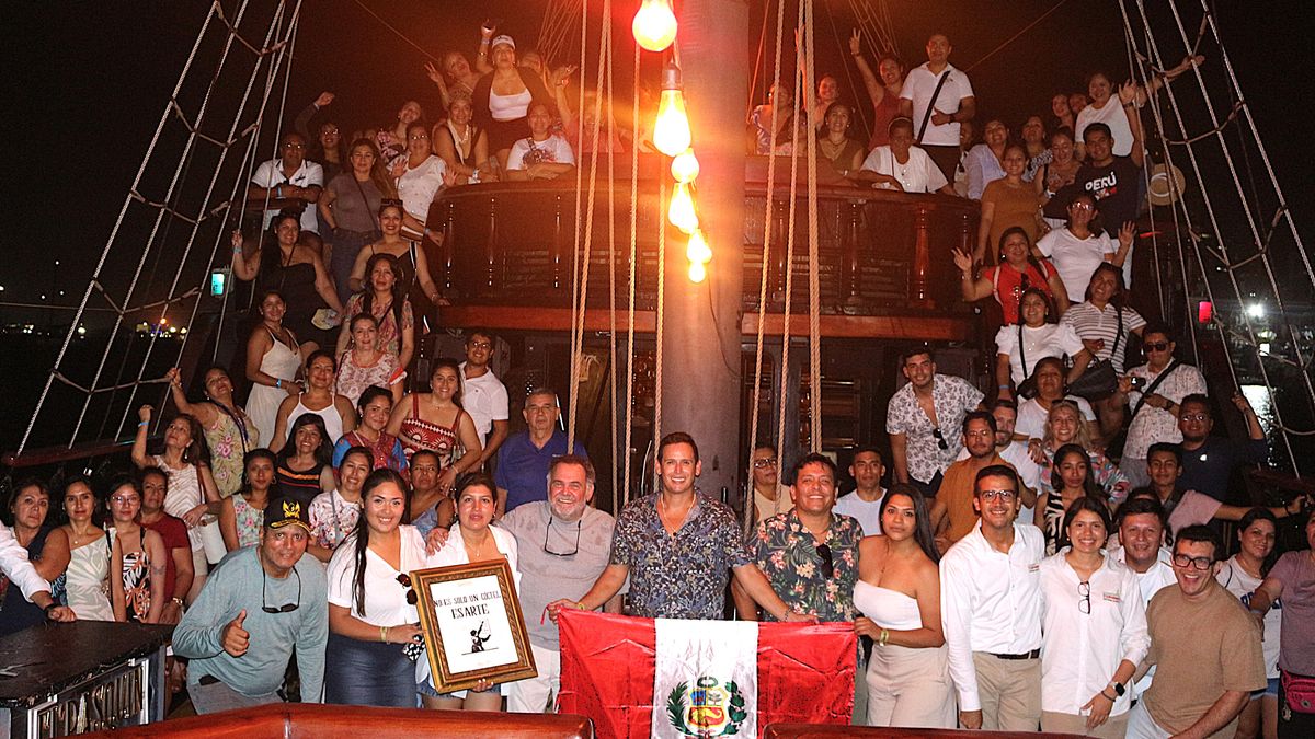 Agencias y expositores pasaron una tarde espectacular en altamar.