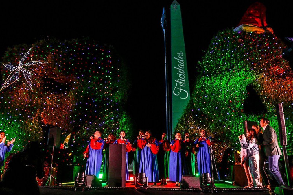 Buenos Aires: el 8 de diciembre el coro Gospel Singers Argentina cantó villancicos frente al Obelisco. Buenos Aires: el 8 de diciembre el coro Gospel Singers Argentina cantó villancicos frente al Obelisco.