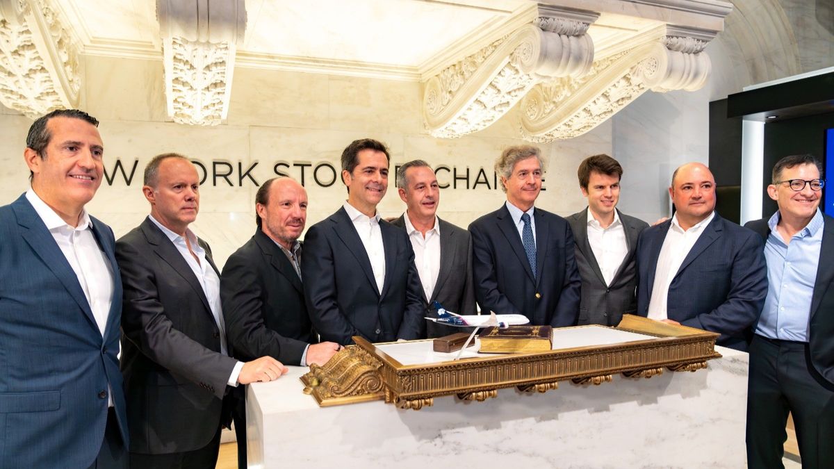 Con su regreso a Wall Street, Aeroméxico concretó su primera cotización dual (México – Estados Unidos) en más de una década — la primera por una empresa mexicana en 12 años.