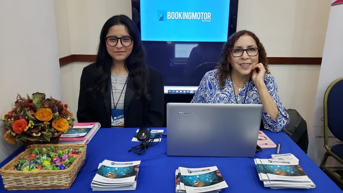 Stand de Bookingmotor by Carrusel en el Workshop de Ladevi edición Perú 2024.