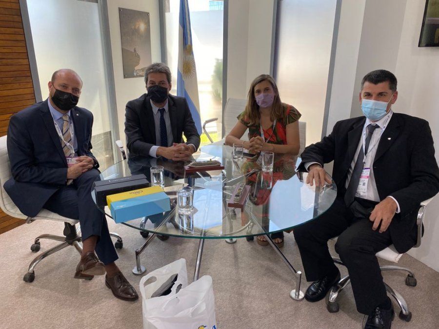 Los directivos de Costa Cruceros junto a Lammens y Albergucci.&nbsp;