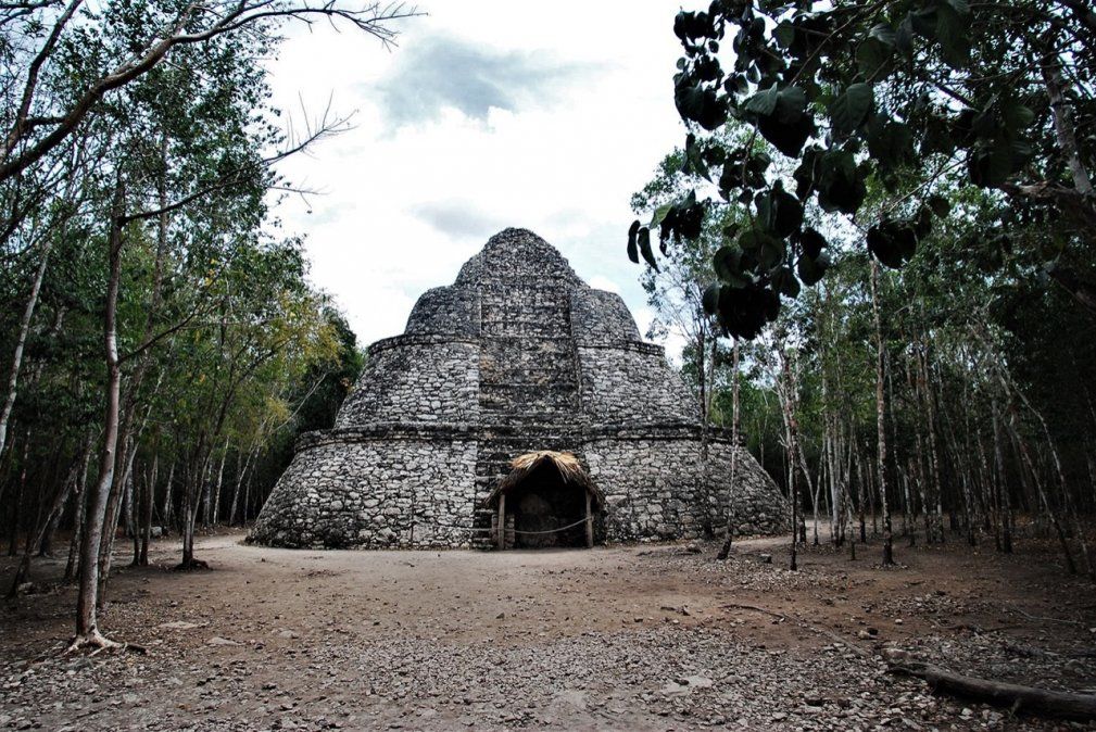 El INAH anunció el cierre a las visitas públicas de la zona arqueológica de Cobá, en Caribe mexicano, para prevenir contagios de Covid-19.