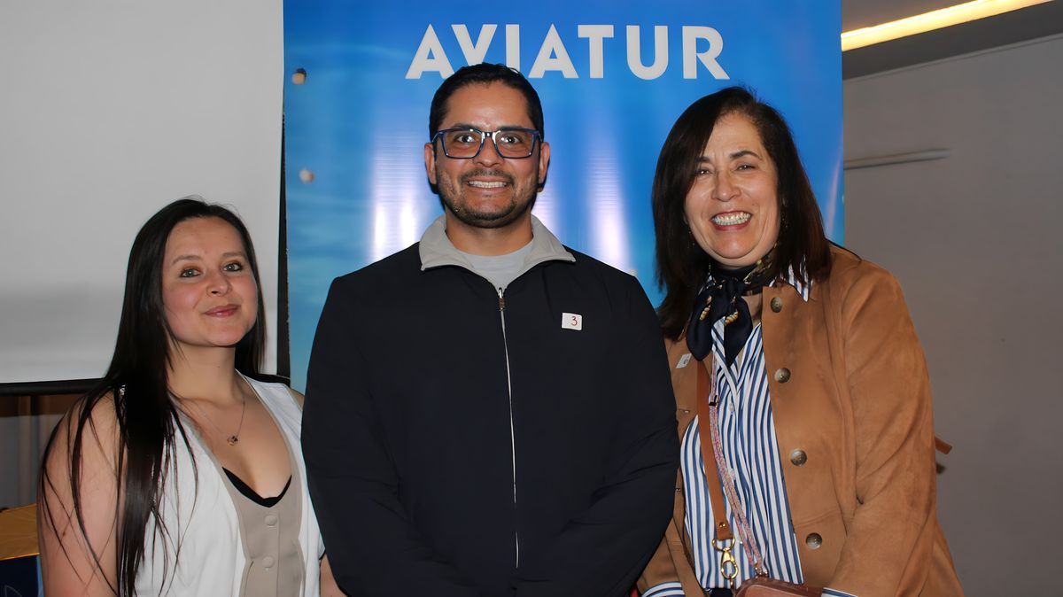 Lizeth García, directora de Producto de Aviatur; Manuel Álvarez, gerente de Ventas para Latinoamérica de Arabian Connection; y Rosario Barreto, Sales Executive de Emirates Colombia.