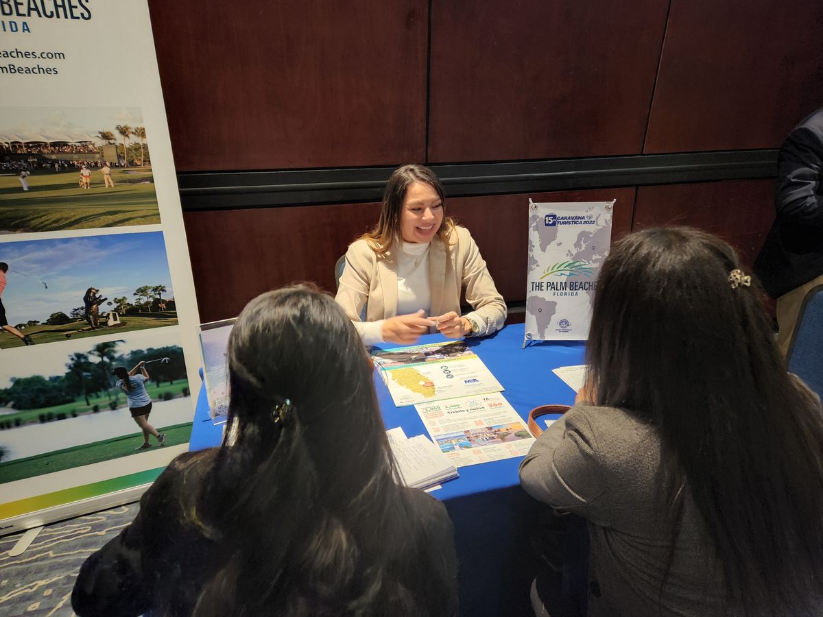 Caravana de promoción de Universal Group en Colombia.