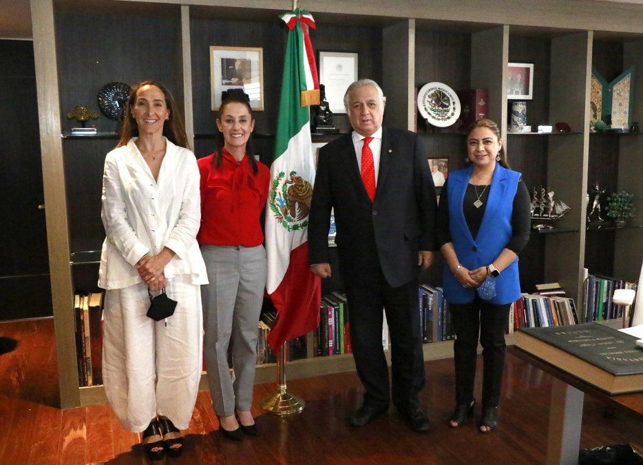 El secretario de Turismo del Gobierno de México, Miguel Torruco Marqués; y la jefa de Gobierno de Ciudad de México, Claudia Sheinbaum Pardo.