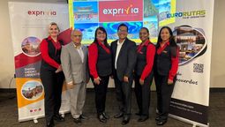 Zhurik Garay, CEO de Exprivia Grandes Viajes junto a su equipo comercial.