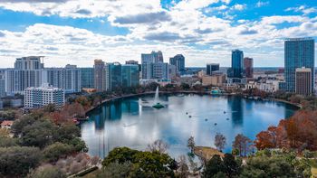 Lake Eola, naturaleza pura en el corazón de Orlando.