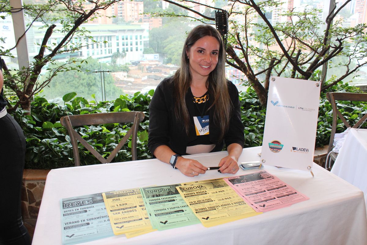 Milena Espitia, promotora comercial de Turismo al Vuelo.