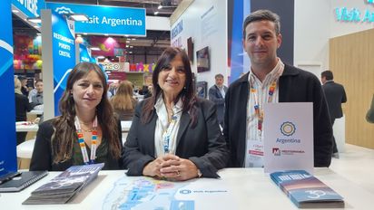 Mediterránea Turismo: Jimena Ruiz, gerente comercial; junto a Roxana Rivilli, CEO y cofundadora; y Santiago Barontini, de Ventas.