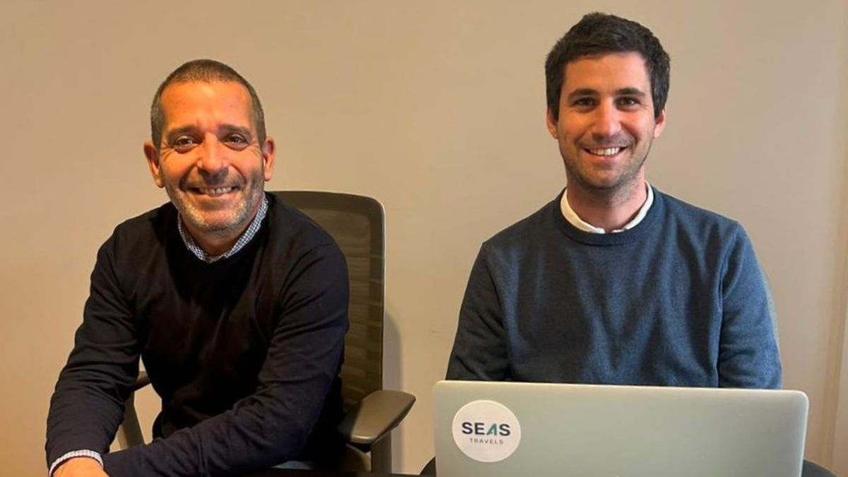 Seas Travels: José Sarcona, responsable de Cruceros y Parques Temáticos; y Juan Manuel Fernández, gerente.