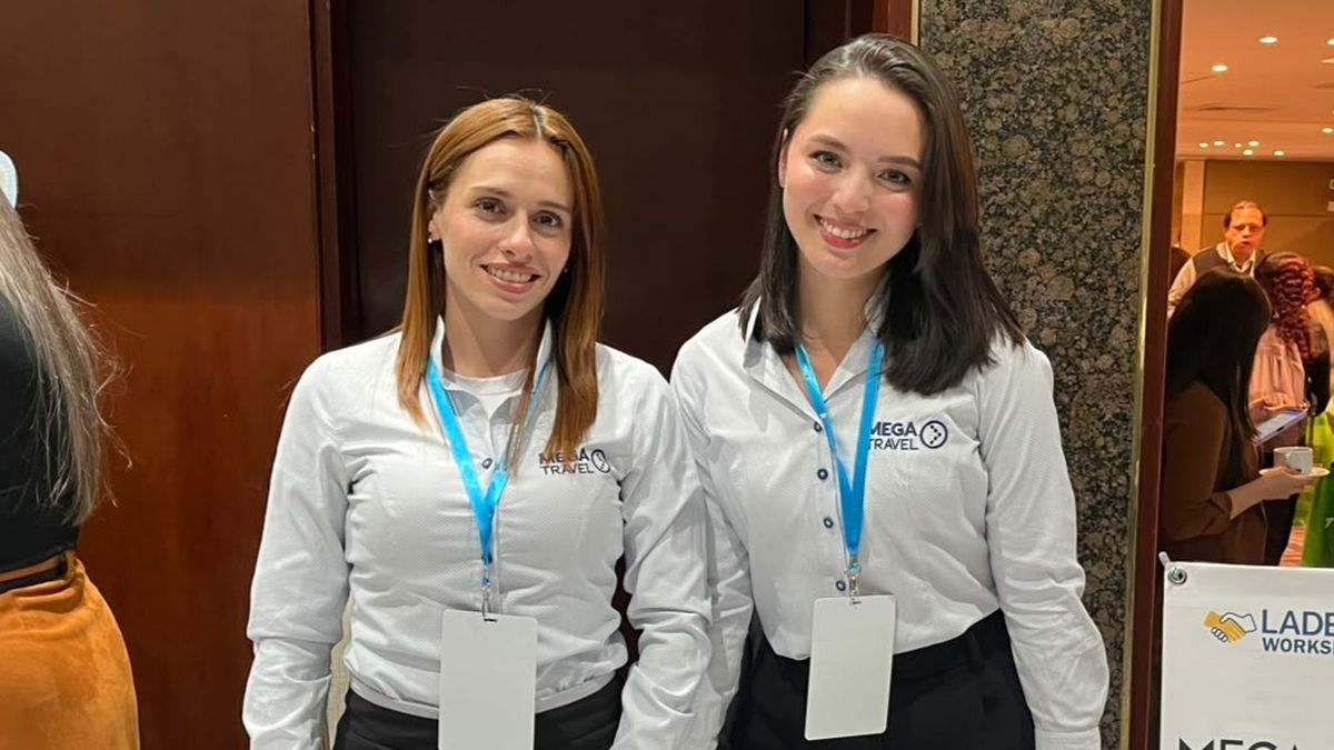 Angie Lorena Alvarado Chacón y Viviana Varela, de Mega Travel, durante el Ladevi Workshop Bogotá 2026-2.