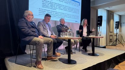 Participantes de la mesa redonda sobre el intrusismo en las agencias de viajes organizada por CEAV.