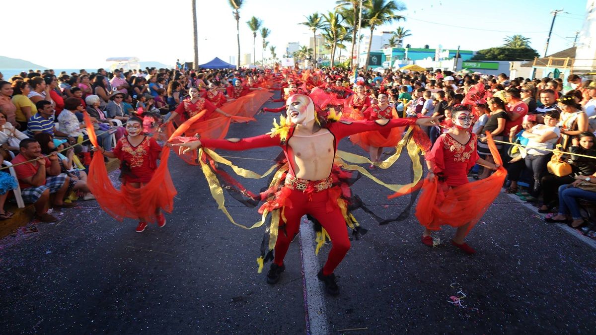 Disfruta del Carnaval de Mazatlán, considerado el más famoso de México.
