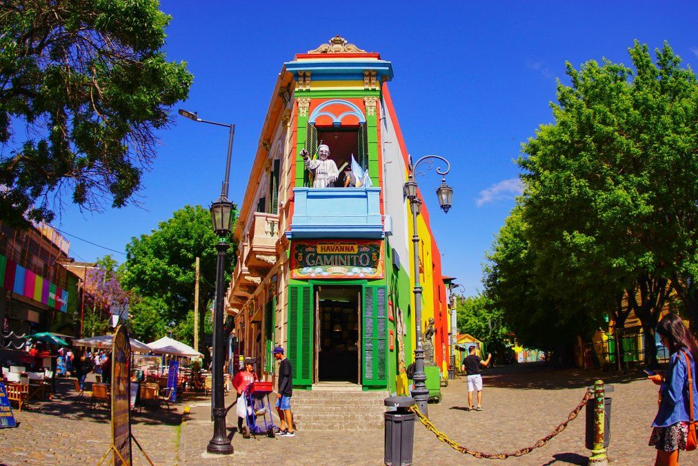 Caminito es un emblemático paseo de La Boca y un lugar todos deben conocer en una visita a Buenos Aires.