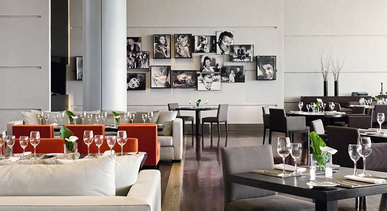 En La Butaca se puede degustar el más variado desayuno y almuerzo buffet.