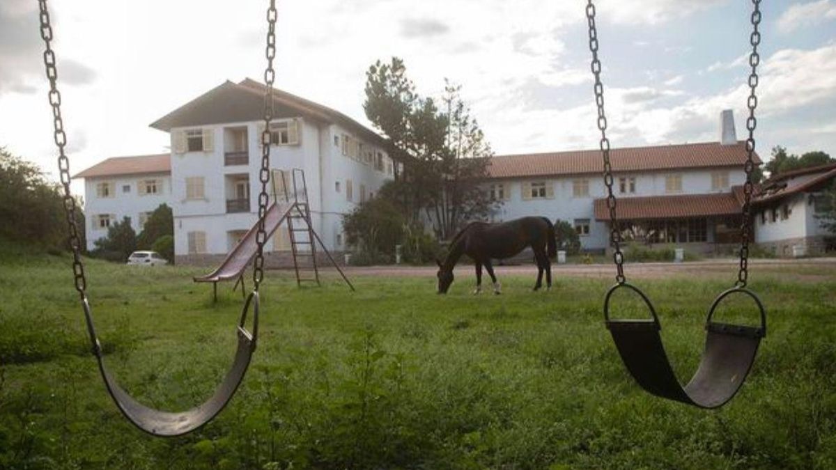 De 31.899 a 2.846 visitantes: el derrumbe del turismo social en Embalse impulsa la privatización del complejo.